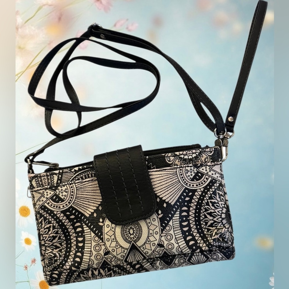 Sakroots Olympic Wristlet/Crossbody In Black & White Wanderlust Repreve